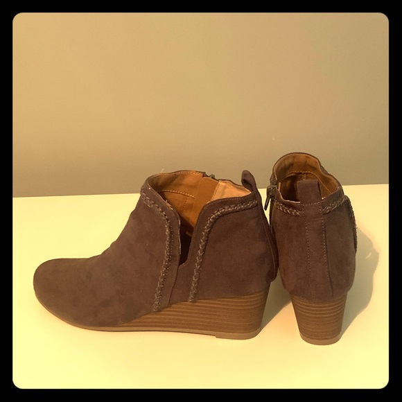 Dolce Vita Dv8 Blythe Whipstitch Wedge 